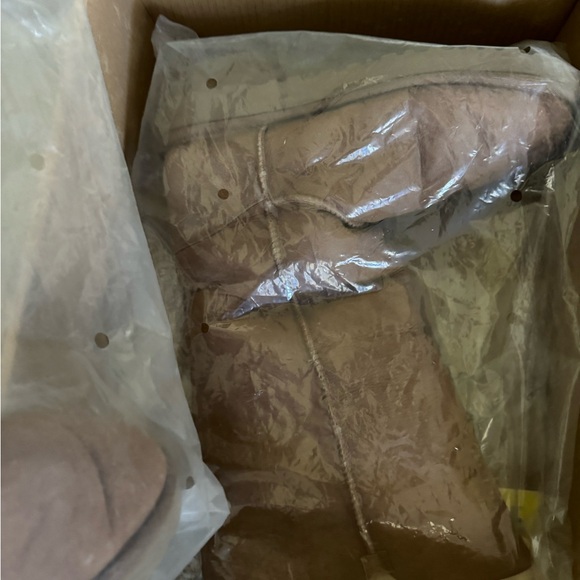 UGG BAILEY BUTTON TRIPLET II SHEEPSKIN BOOT - WOMEN Size 11 - Picture 6 of 8